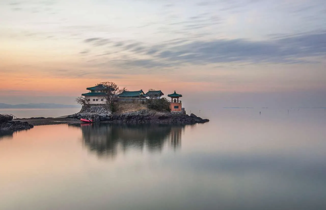 Corrugated Metal Roofing: Durable & Versatile